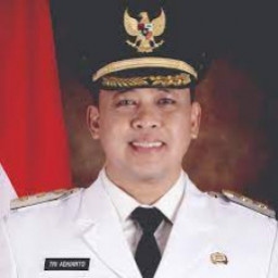 Dr. TRI ADHIANTO TJAHYONO